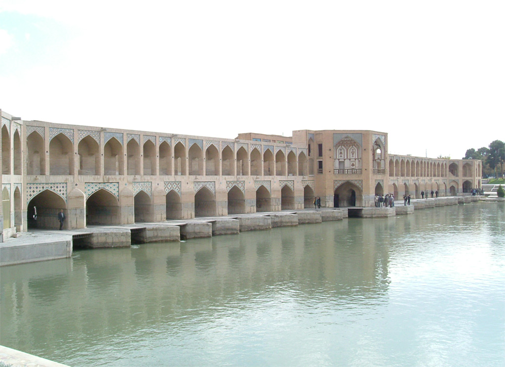http://sadjad.persiangig.com/image/isfahan/Khajoo.jpg
